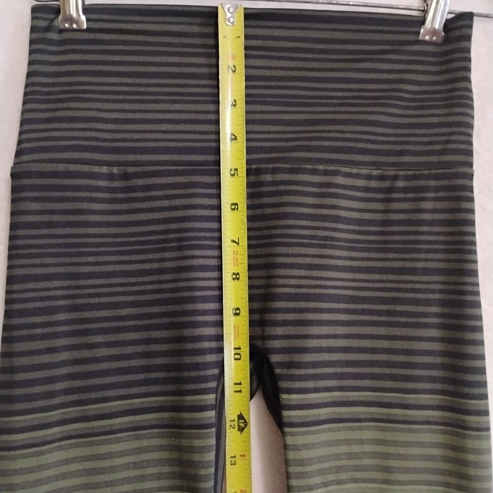K-DEER Will Stripe Capri Leggings Large Micro Striped Olive Green High Waist Gym - Picture 4 of 16